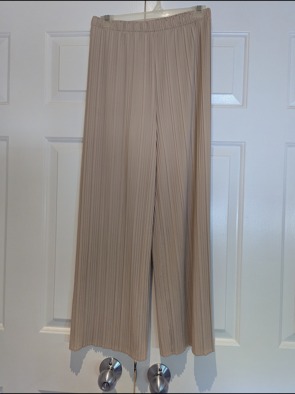 Uniqlo Pleated Straight Leg Pants Beige Tan Minimalist Quiet Luxury Boho S/M - Picture 2 of 8